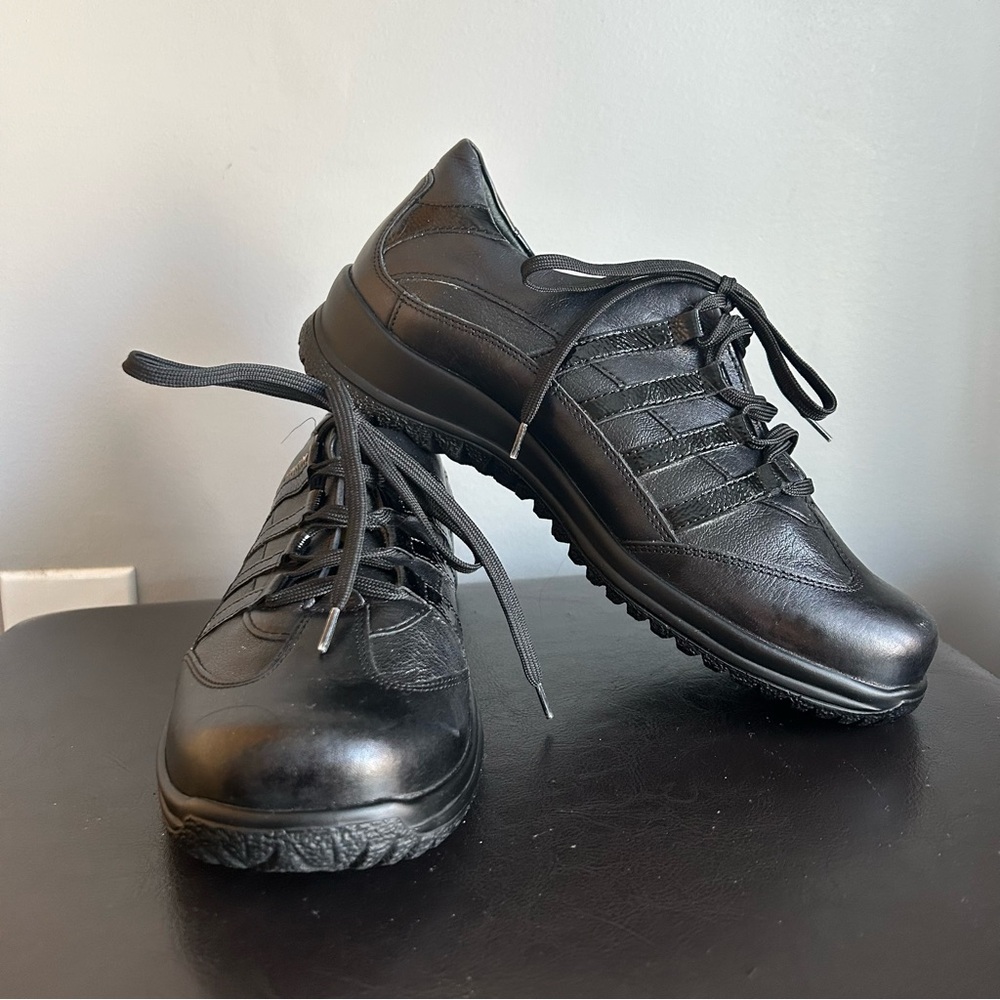 Mephisto Slacker Black Leather Lace-Up Walking Sneakers
